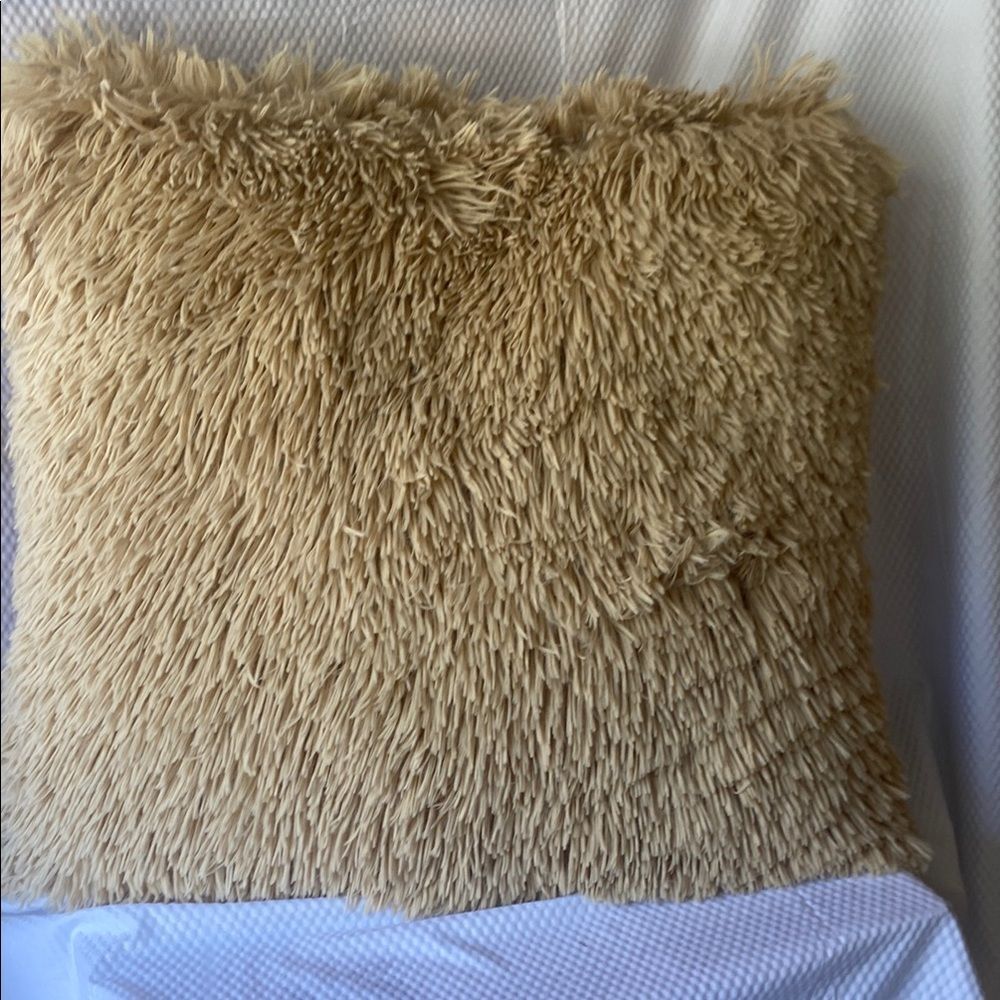 Pier 1 Faux Mongolian 22”x22” Shaggy Tan Throw Pillow NWOT Sold as each - Picture 4 of 4